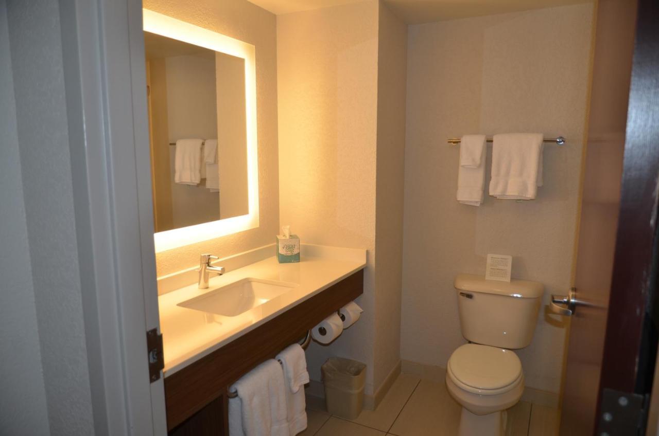 Holiday Inn Express Hotel & Suites Rochester By Ihg Esterno foto