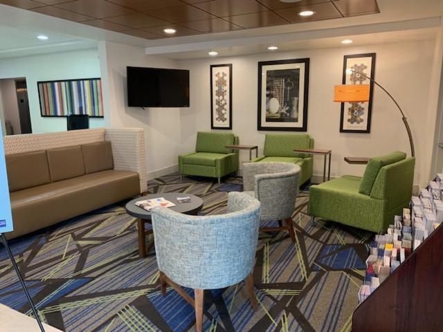 Holiday Inn Express Hotel & Suites Rochester By Ihg Esterno foto