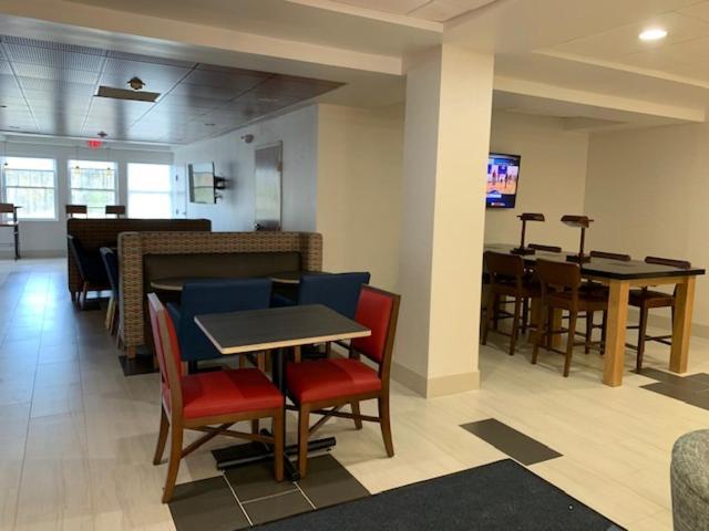 Holiday Inn Express Hotel & Suites Rochester By Ihg Esterno foto