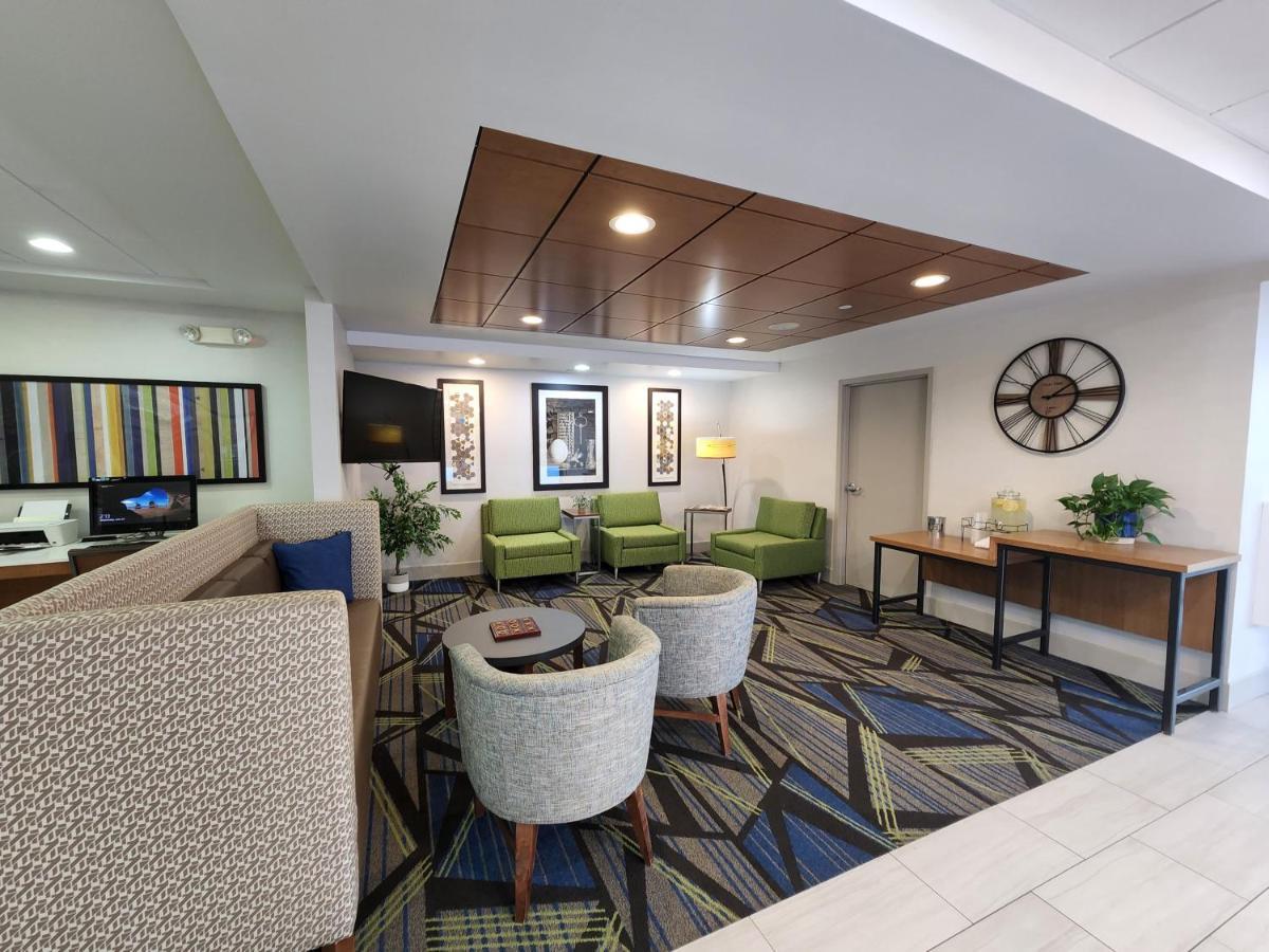 Holiday Inn Express Hotel & Suites Rochester By Ihg Esterno foto