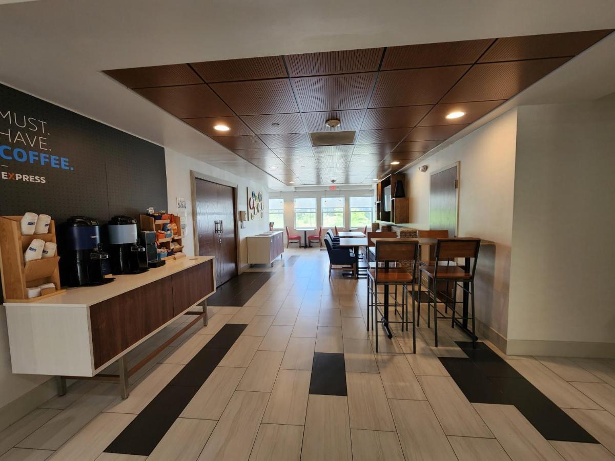Holiday Inn Express Hotel & Suites Rochester By Ihg Esterno foto
